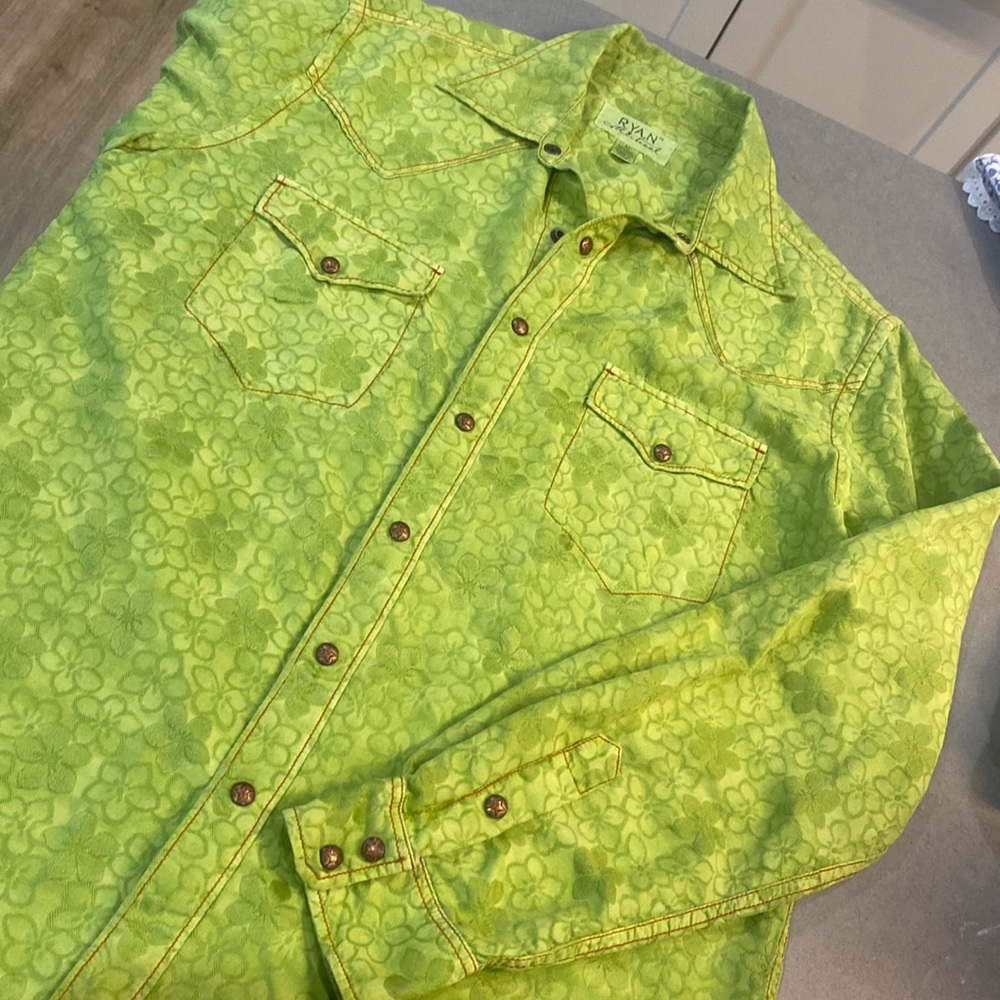 Ryan Michael M men’s green snap shirt with red stitching